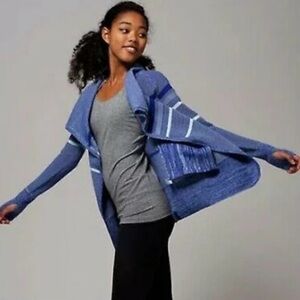 Ivivva EUC size 8/ feelin toasty Navy and Light Blue Striped Knit Sweater